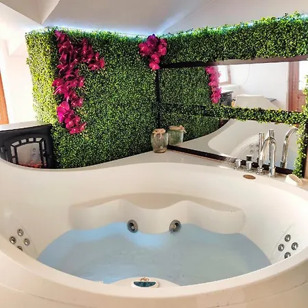 Сasa de vacaciones Jacuzzi & Garden